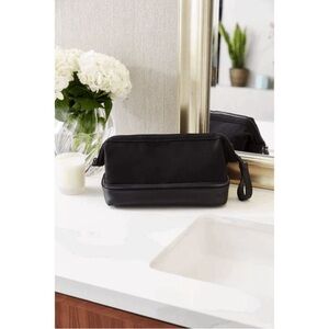 The Dopp Kit 
in Black